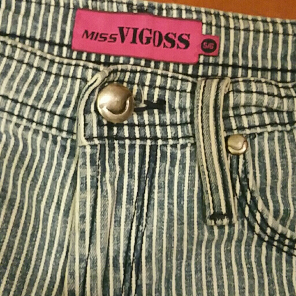 Shorts - Picture 3 of 7